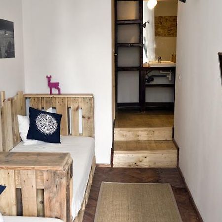 Victoria Poshtel Bucharest Hostel Bagian luar foto