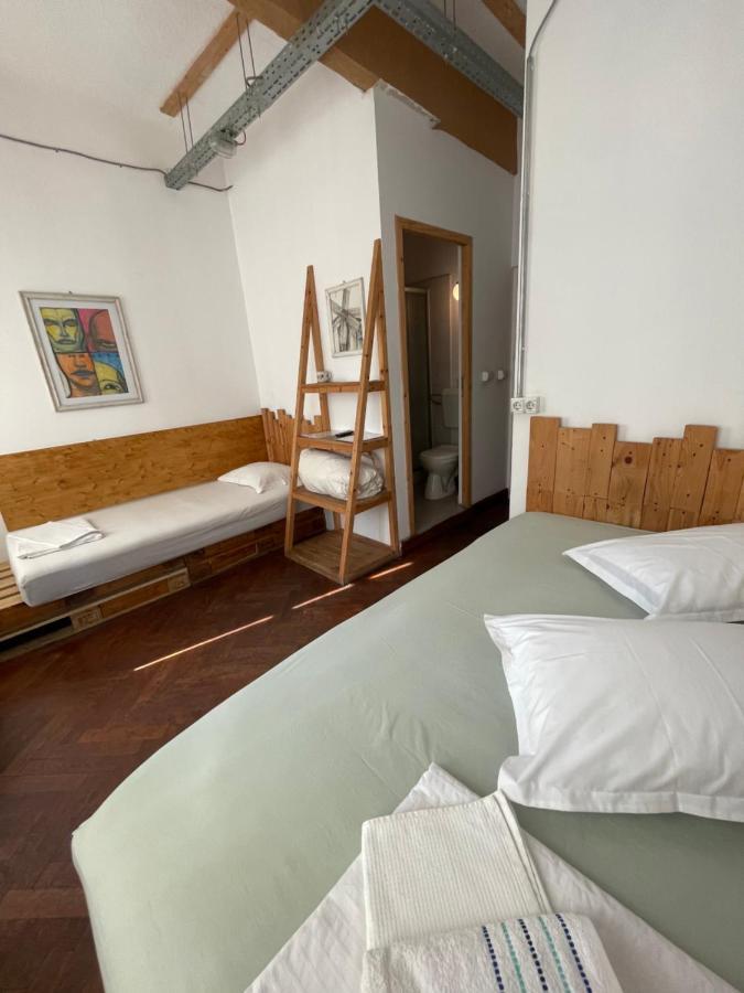Victoria Poshtel Bucharest Hostel Bagian luar foto