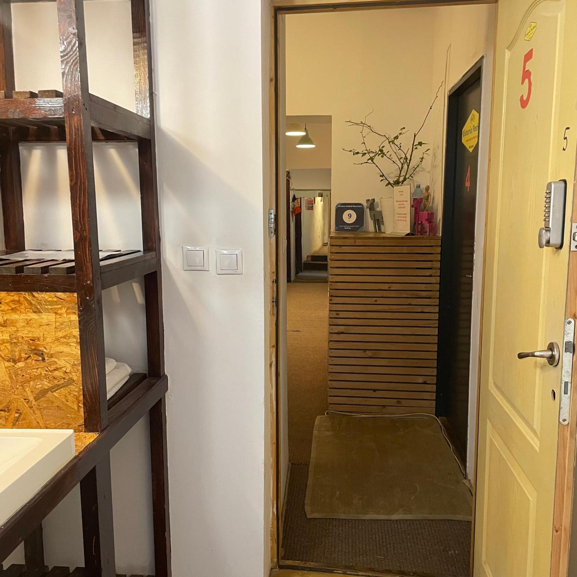 Victoria Poshtel Bucharest Hostel Bagian luar foto
