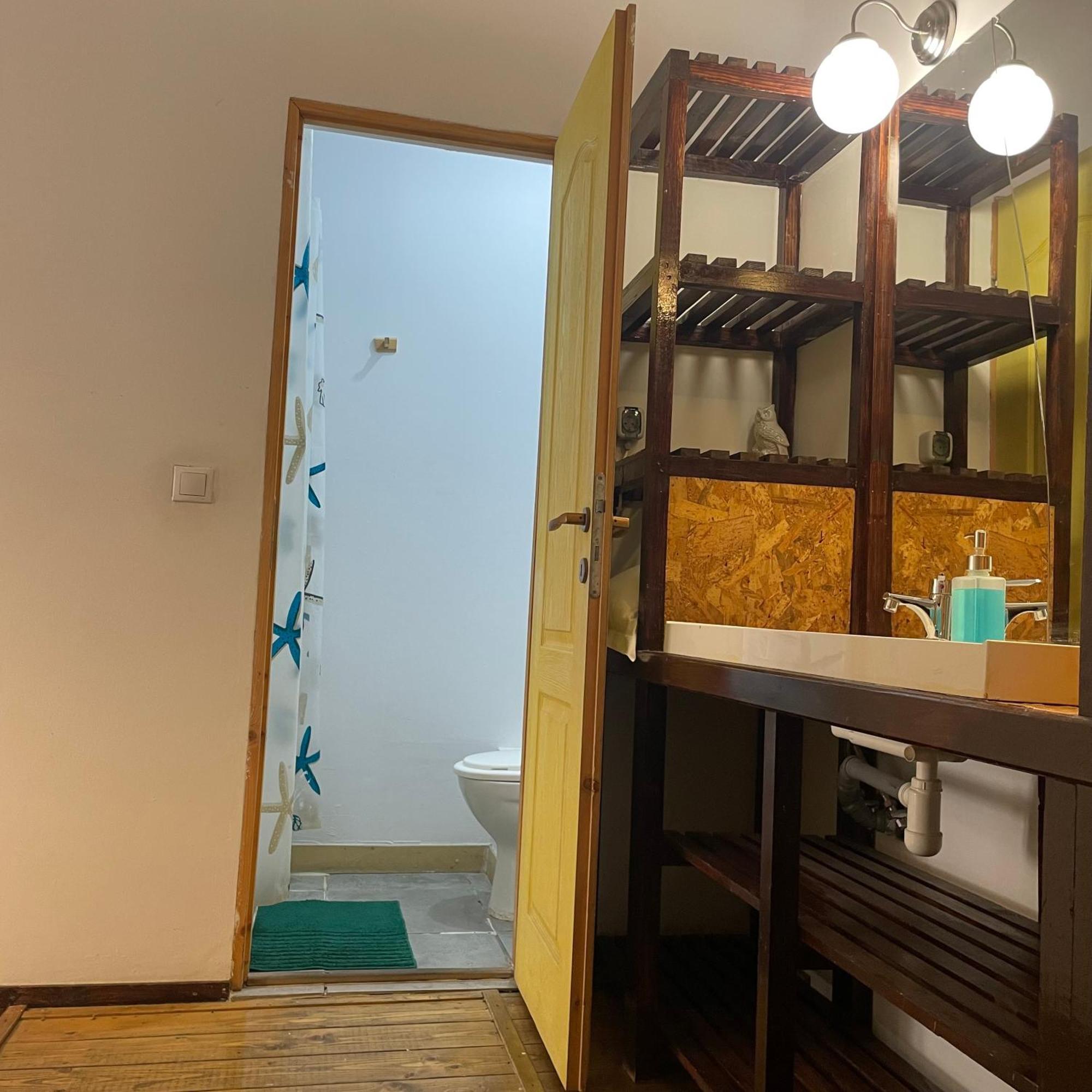 Victoria Poshtel Bucharest Hostel Bagian luar foto