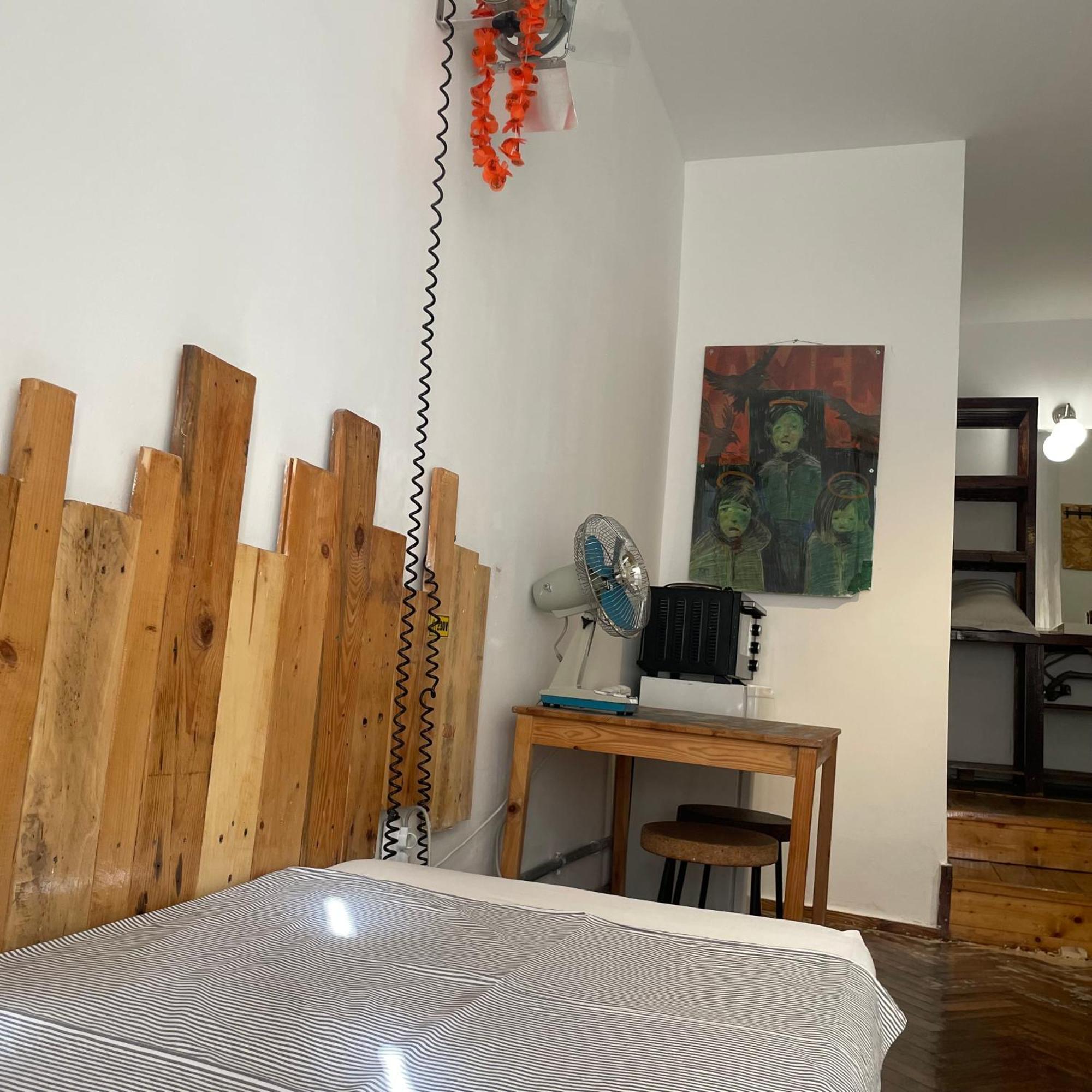 Victoria Poshtel Bucharest Hostel Bagian luar foto