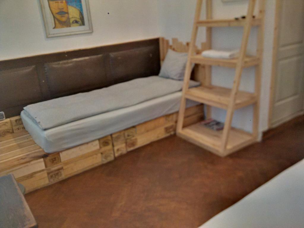 Victoria Poshtel Bucharest Hostel Bagian luar foto