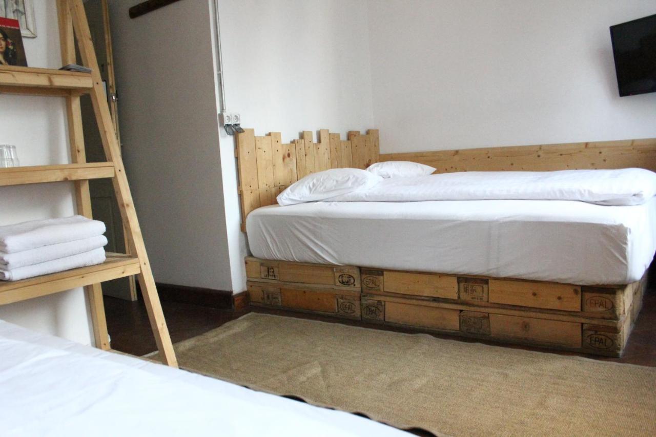 Victoria Poshtel Bucharest Hostel Bagian luar foto