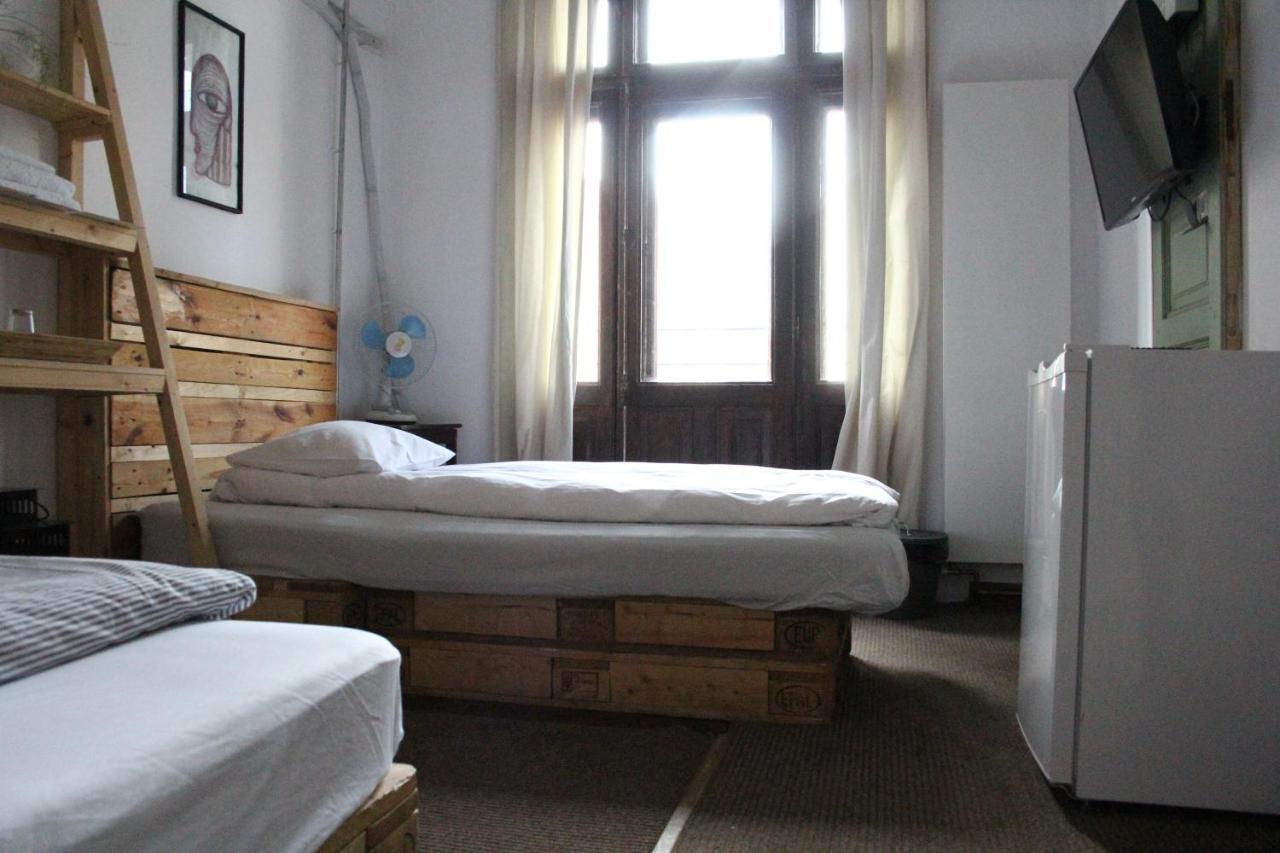 Victoria Poshtel Bucharest Hostel Bagian luar foto