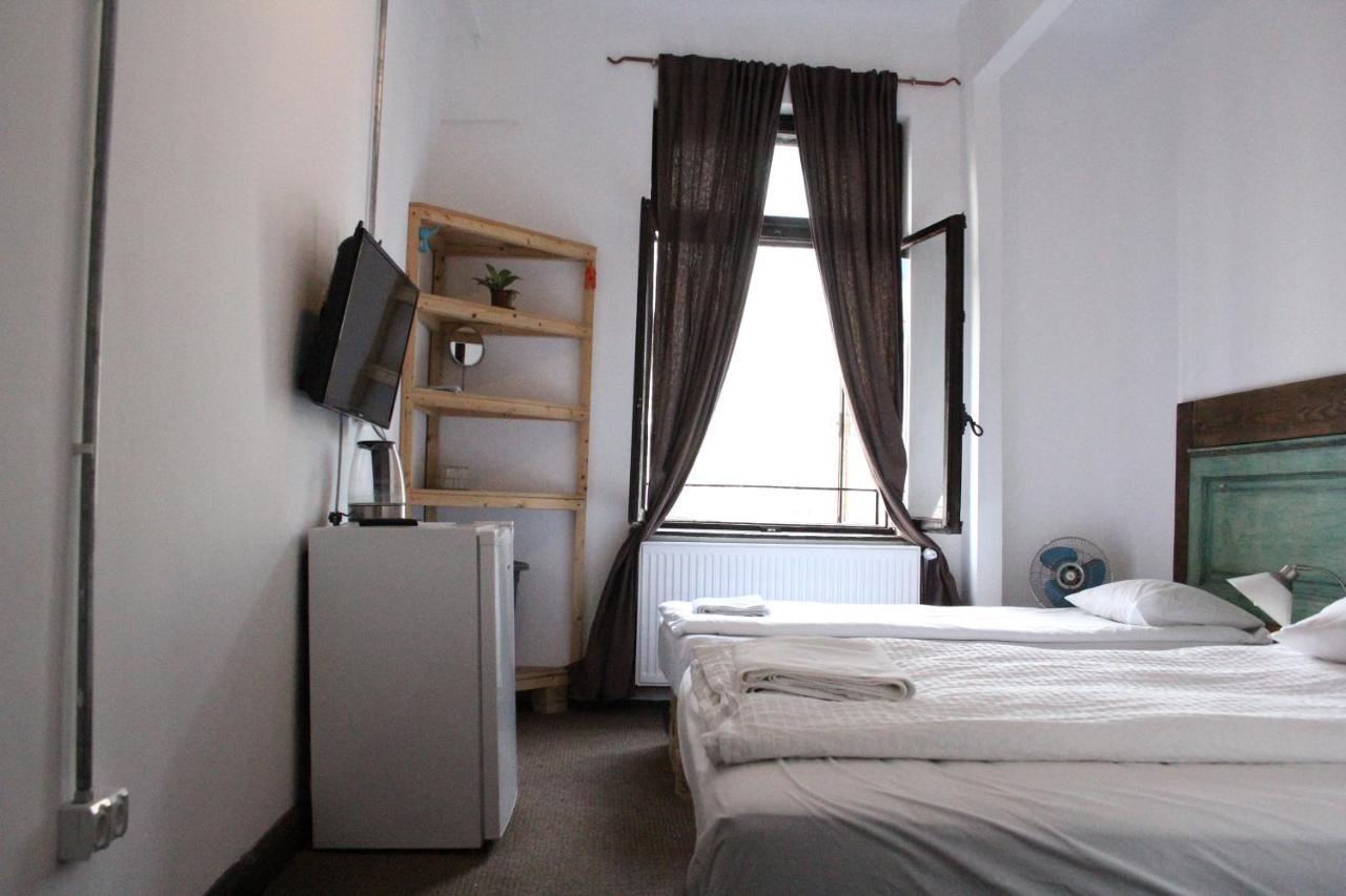 Victoria Poshtel Bucharest Hostel Bagian luar foto
