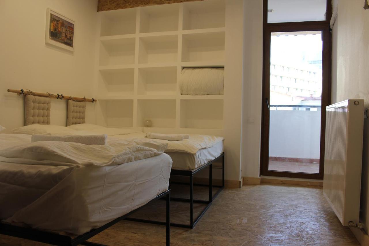 Victoria Poshtel Bucharest Hostel Bagian luar foto