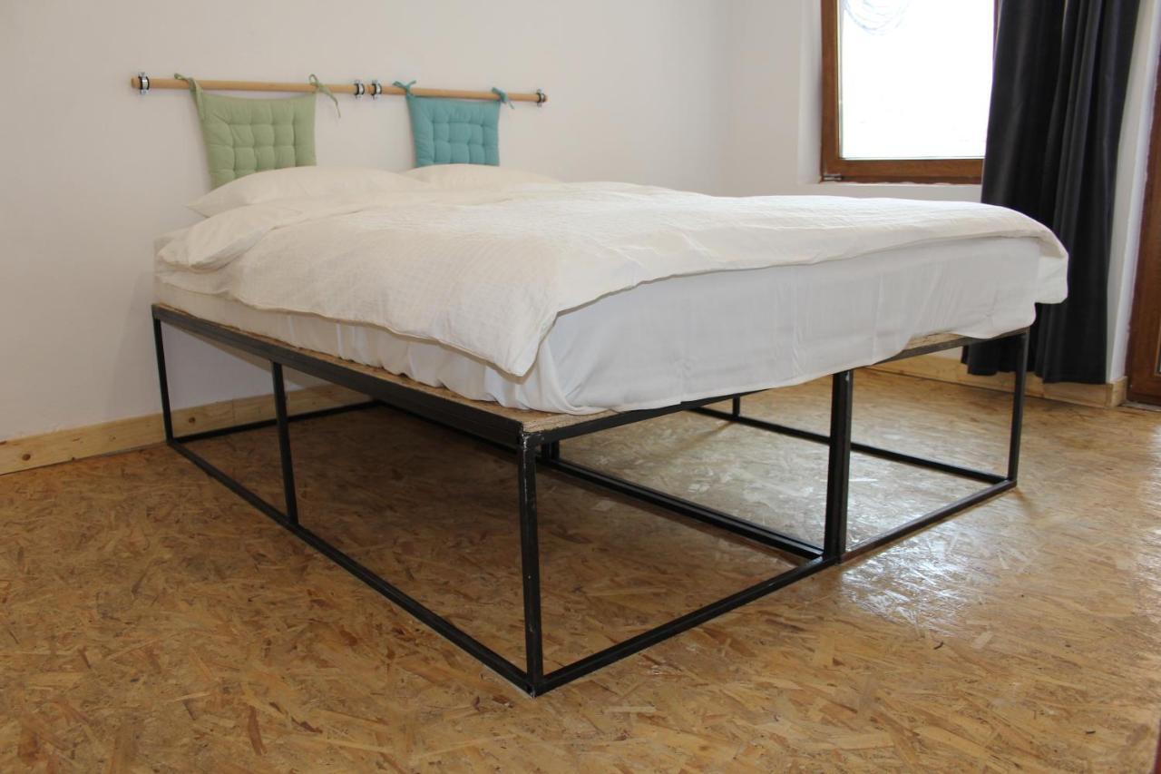 Victoria Poshtel Bucharest Hostel Bagian luar foto