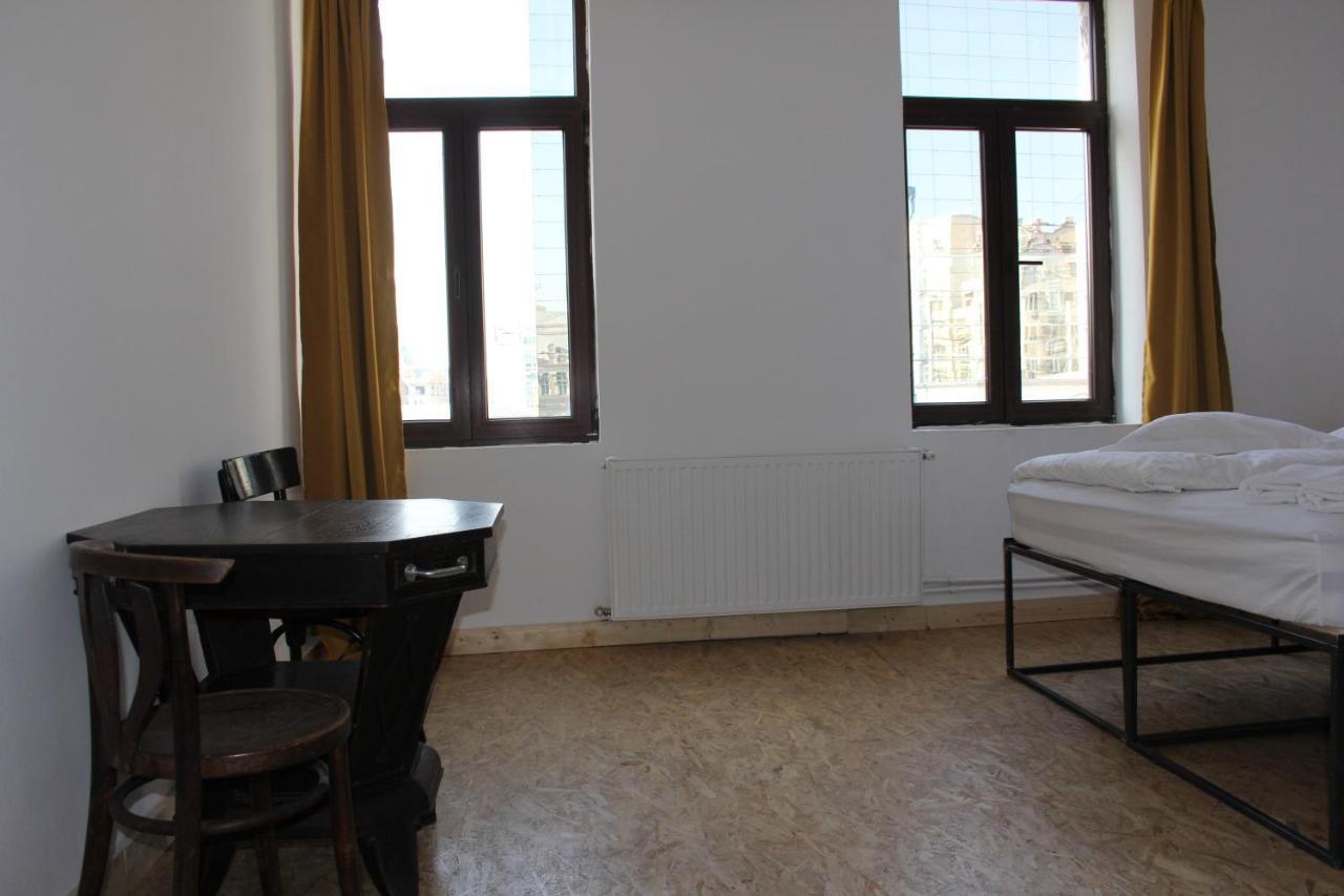 Victoria Poshtel Bucharest Hostel Bagian luar foto