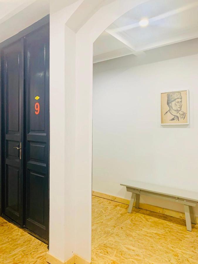 Victoria Poshtel Bucharest Hostel Bagian luar foto